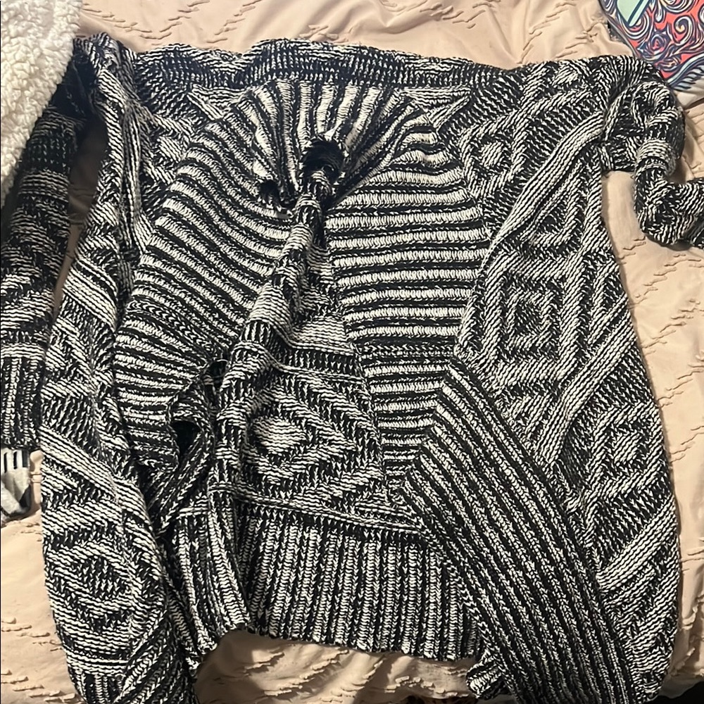 Forever 21 Black and White Geometric Cardigan